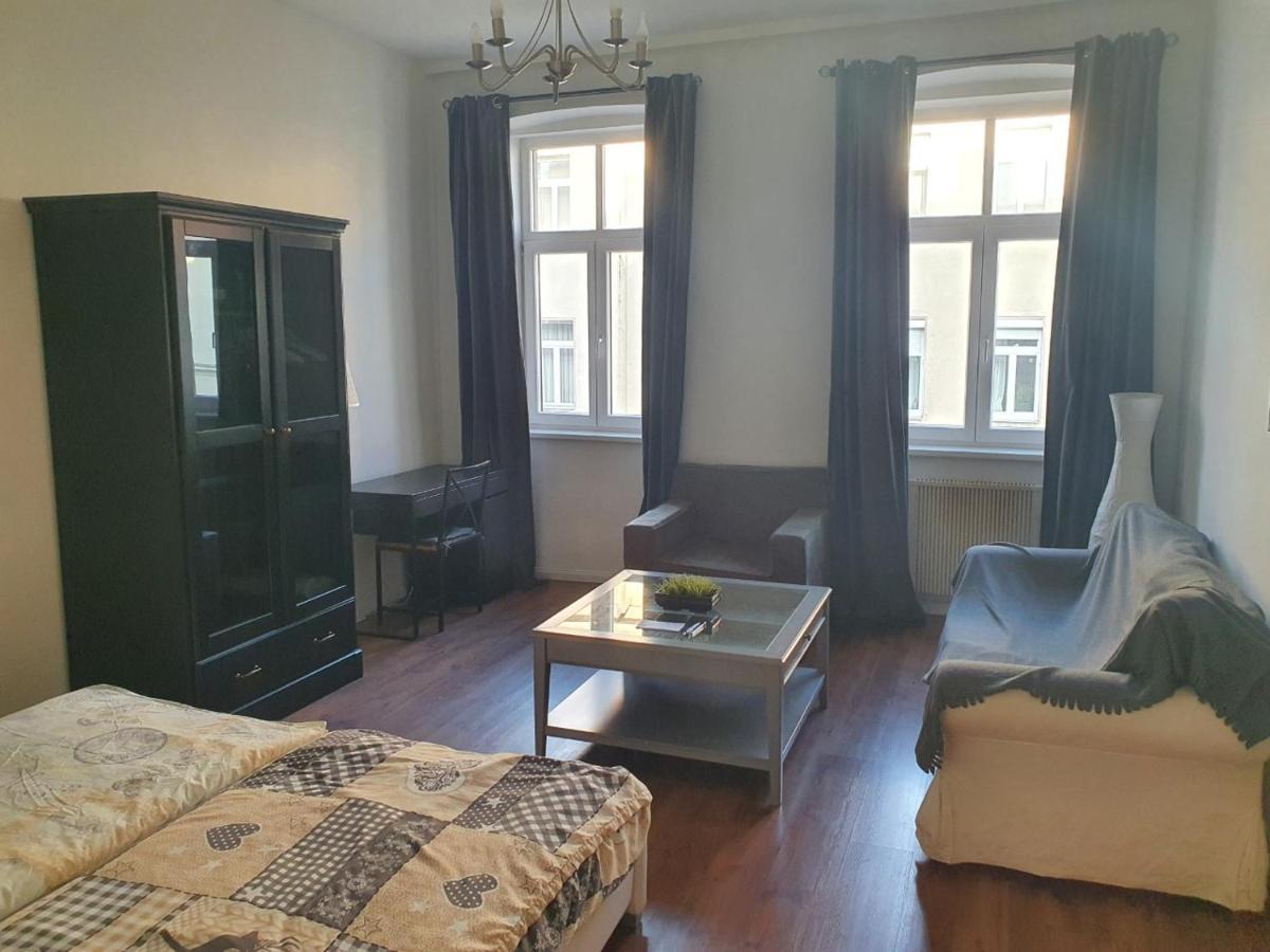 Spacious Apartment Near The Center Вена Экстерьер фото